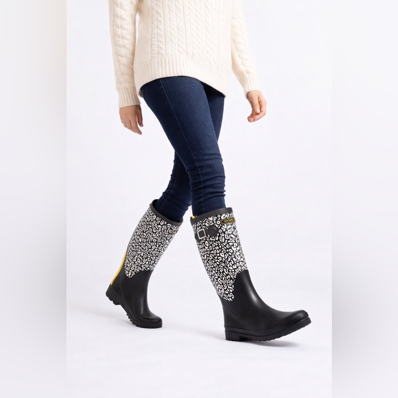 Vera Bradley Leopard Print “camocat” Tall Rain boots, Size 6 in Black and White - Picture 2 of 8